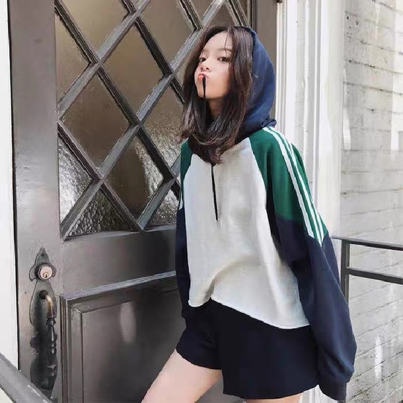 Crop top Hoodie - Picture 2 of 4